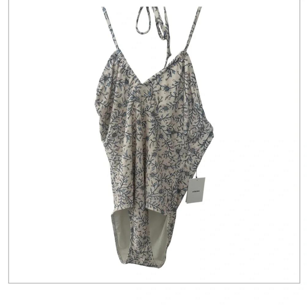 XiRENA Floral Patterned Garment